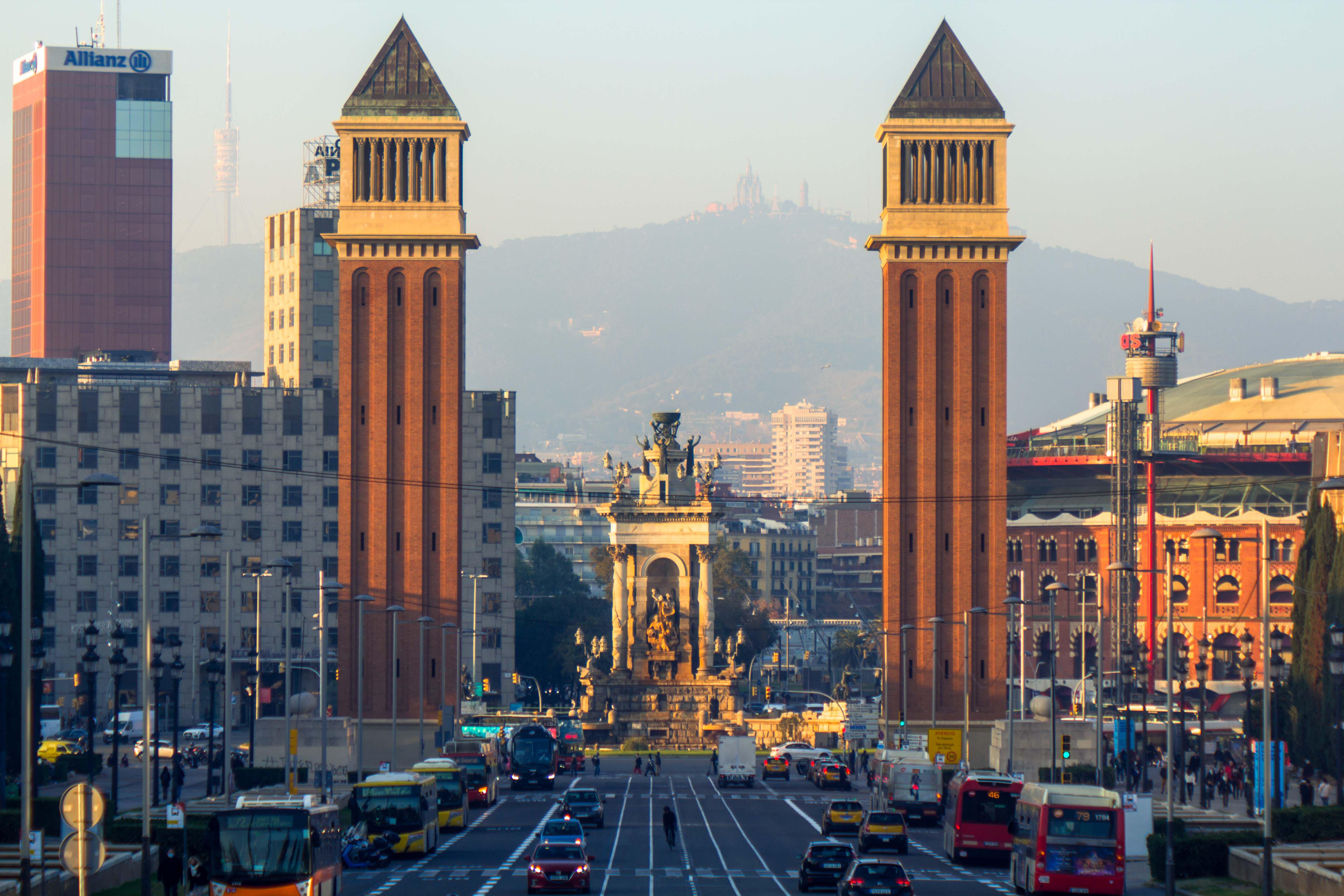 Tu aparcamiento a 200m de Plaza de España y Las Arenas