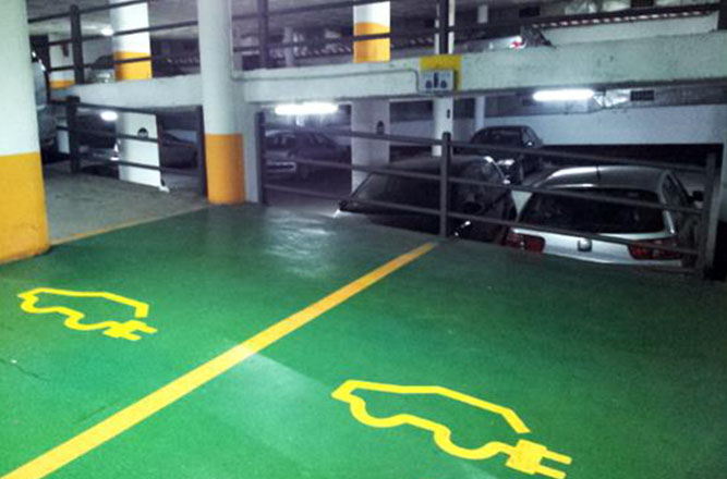 Carga eléctrica y acceso 24h